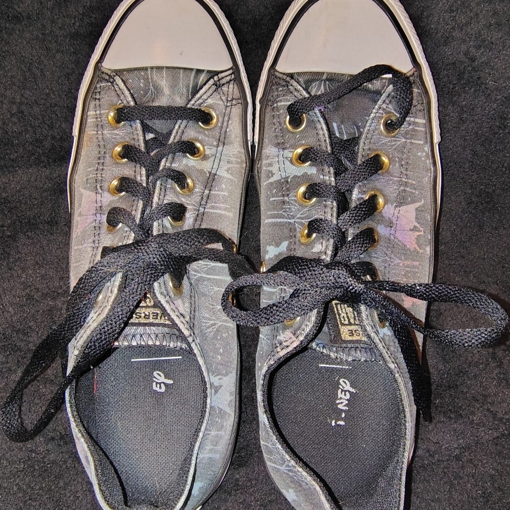 Converse Frozen 2 Sneakers Unisex Women's Size 9.5/ Men's Size 7.5